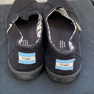 Toms black size 7 shoes